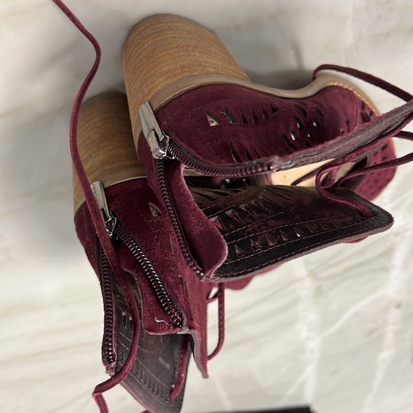 Vince Camuto shoes almost new - Picture 3 of 4